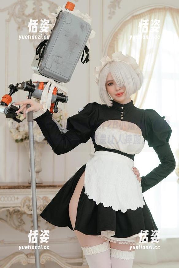 原图中的Alina Becker2B小姐姐，优雅与顽皮的结合，真是让人捧腹。